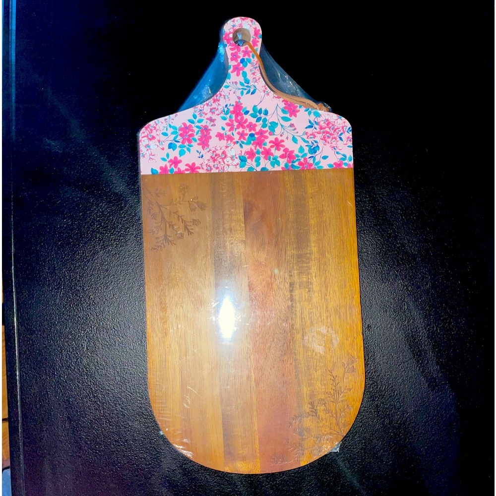 Pioneer Woman wooden cutting board